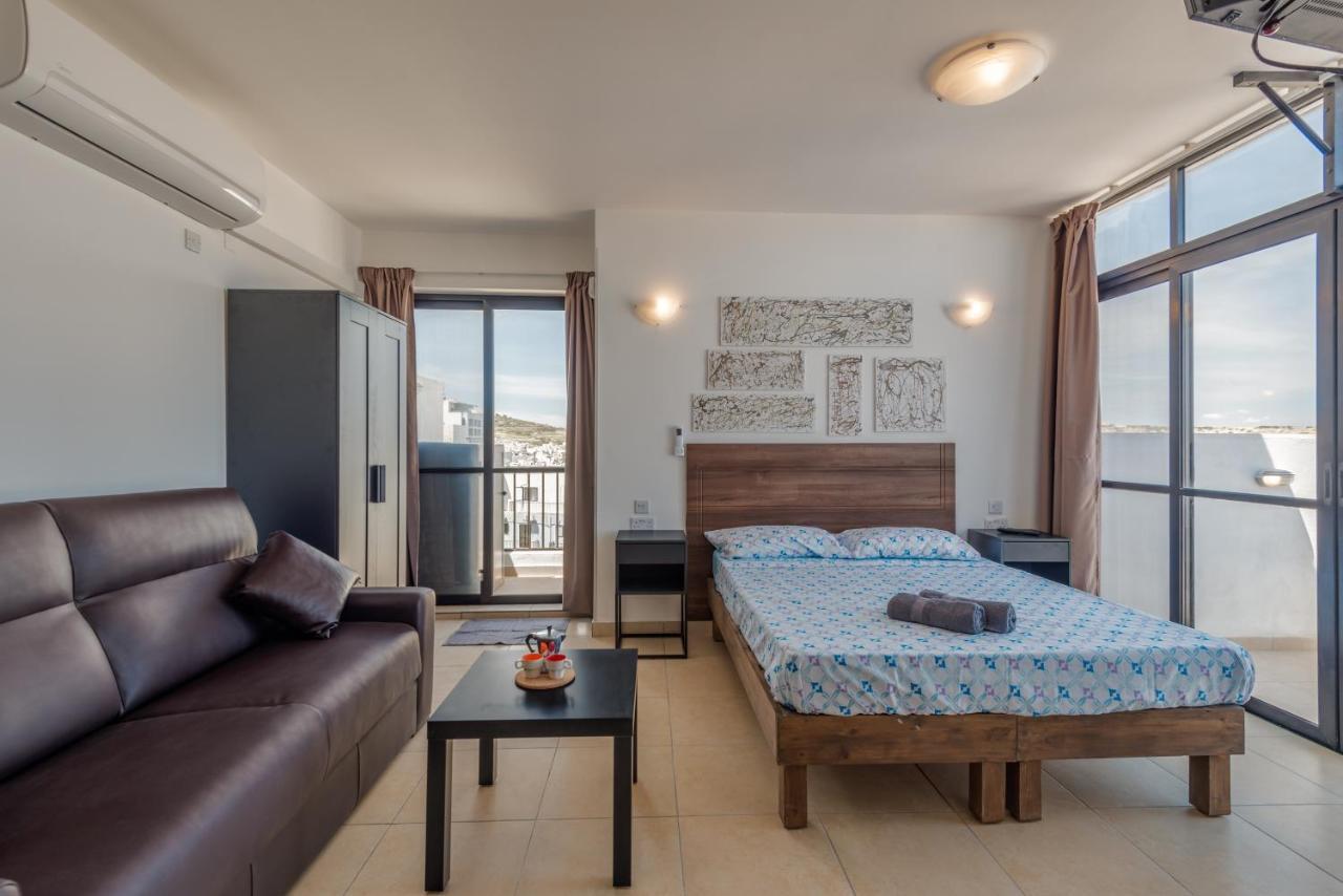 Апартаменты Penthouse With Seaview Terrace Сент-Полс-Бей Экстерьер фото