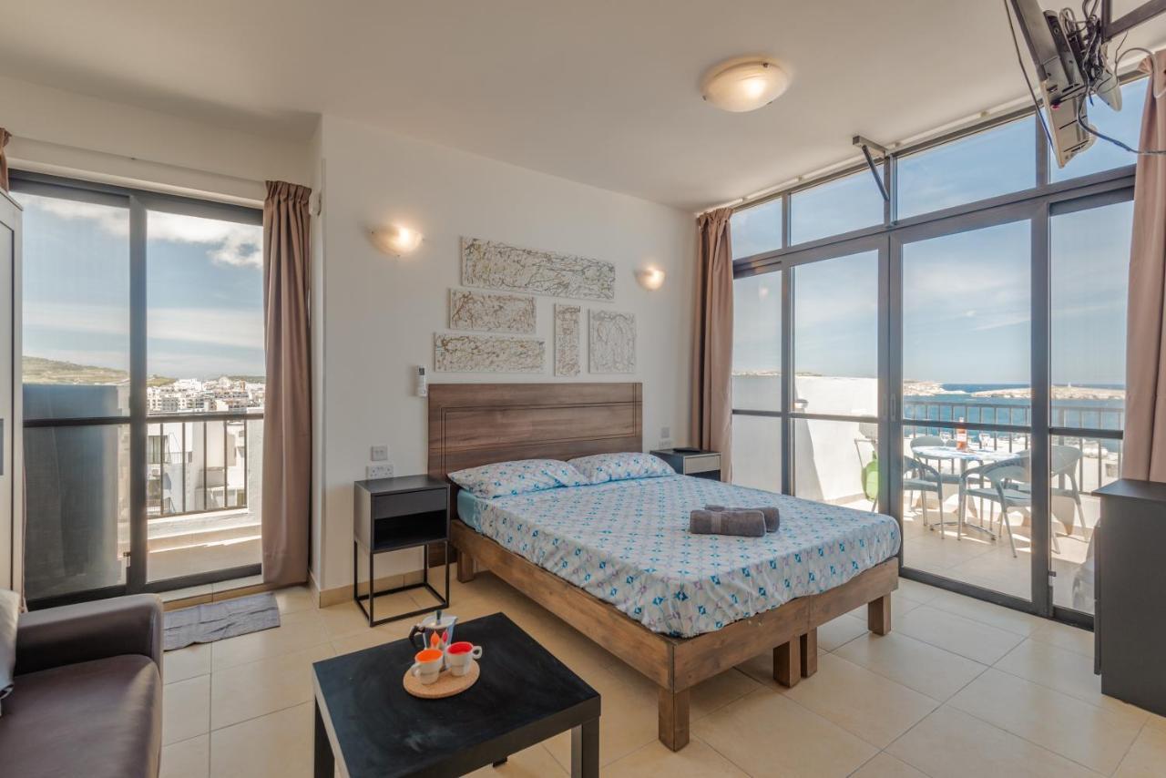 Апартаменты Penthouse With Seaview Terrace Сент-Полс-Бей Экстерьер фото